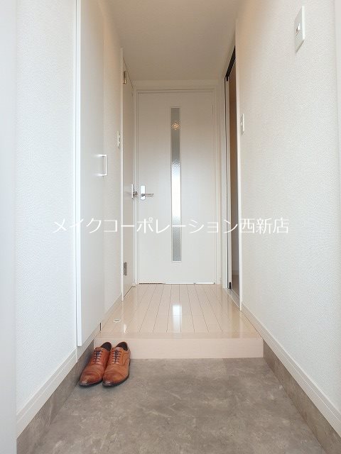 ローリエ西新南 玄関
