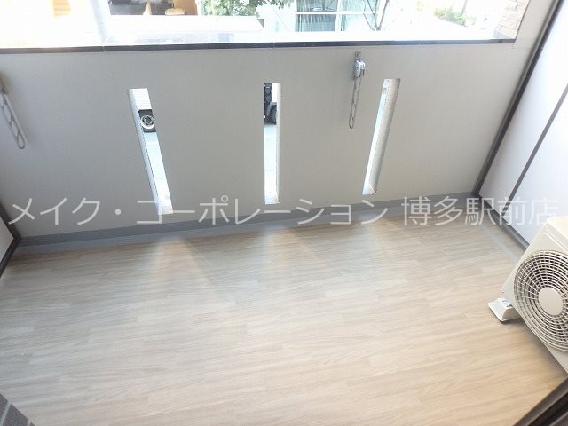 ※入居中の為別部屋写真使用現状優先 エンクレスト呉服町 ベランダ