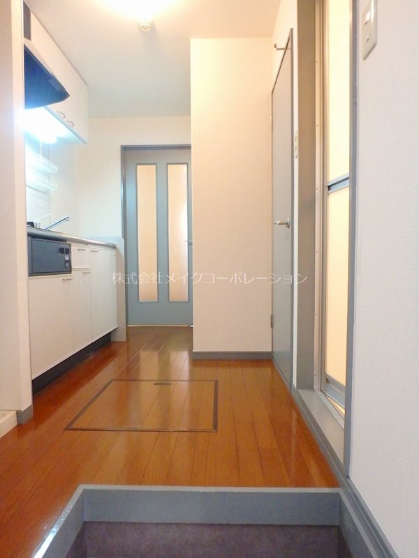 反転タイプ タウンハウス7番館 玄関