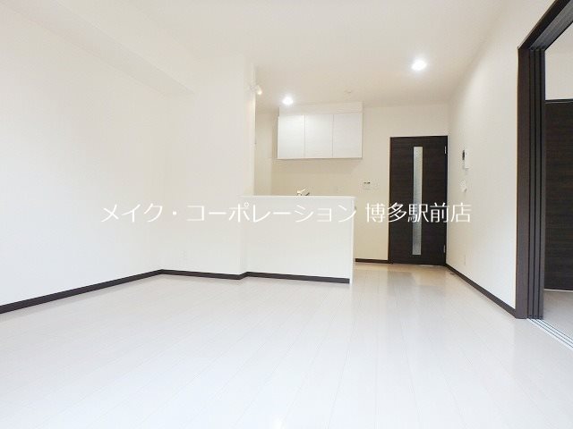 ナウヴィレッジ港    リビング