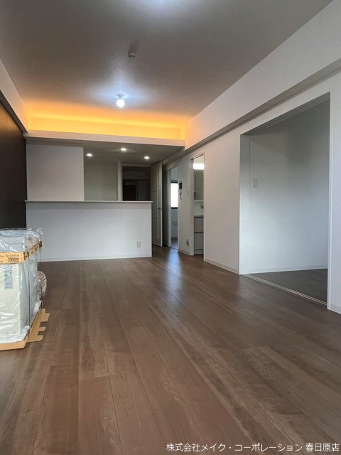写真は同型タイプ エルグランド二日市 リビング