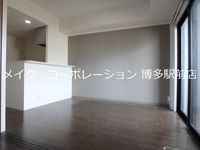 同物件、別部屋の写真です。 フロッソダリア博多駅前  リビング