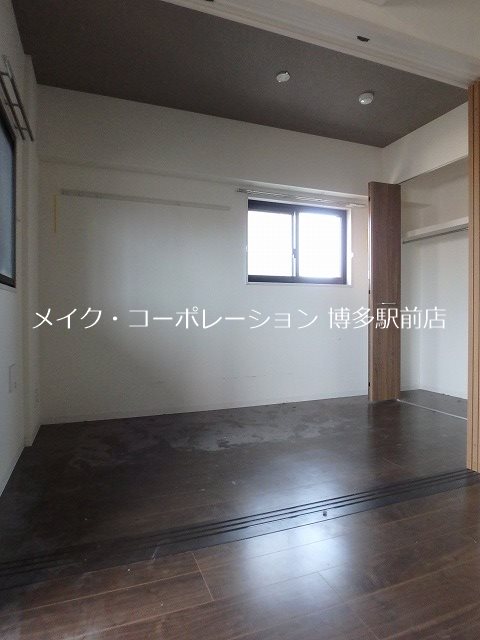 同物件、別部屋の写真です。 フロッソダリア博多駅前  ベッドルーム