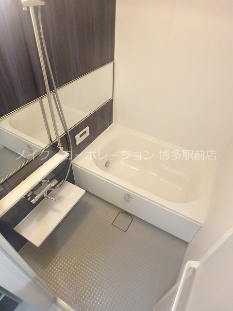 ※入居中の為別部屋写真使用現状優先 アーヴェンス吉塚 風呂画像