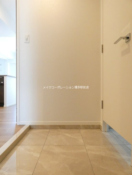 エンクレスト天神LINK   玄関