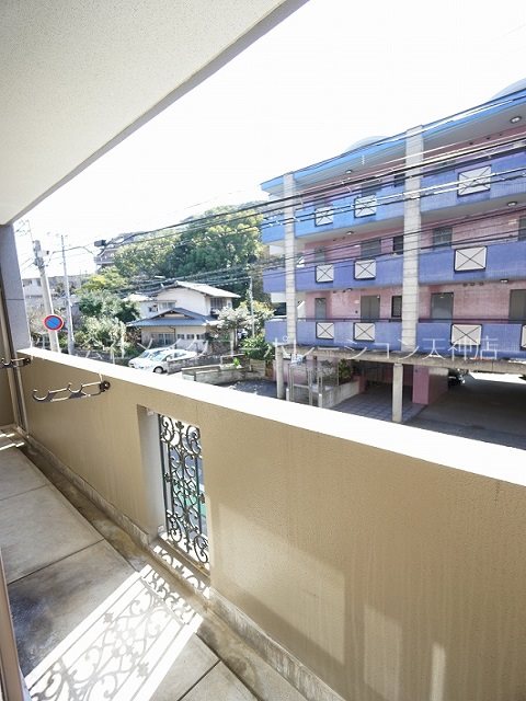 写真は別タイプ ※ 現状優先です ペンディーオ小笹 ベランダ