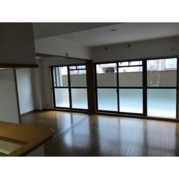 写真は同型タイプ ブリューテ21 リビング