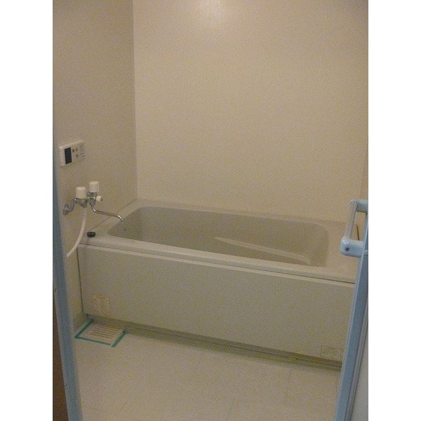 写真は同型タイプ ブリューテ21 風呂画像