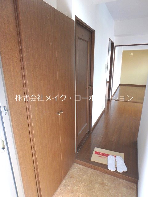 玄関 アドヴェル荒江 玄関