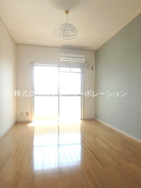 フリューゲル野芥 リビング