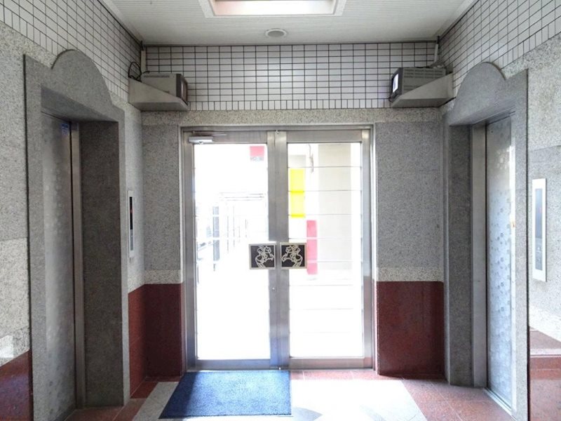 アンピールリーヴァス天神 玄関