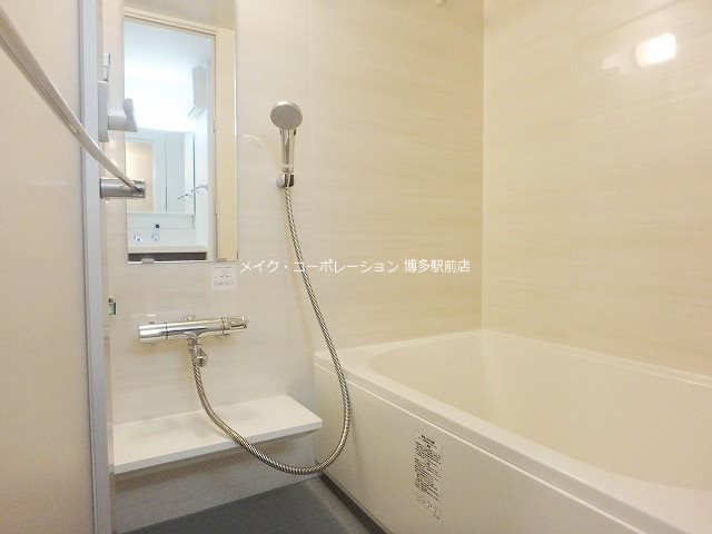 同物件、別号室の写真です。 アントレ平尾参道 風呂画像