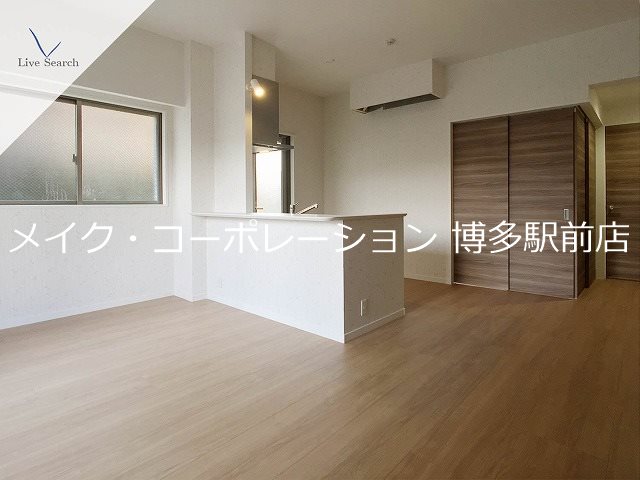 ロイヤルガーデン博多アネックス リビング