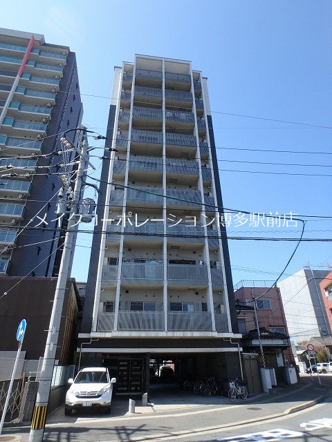 ドムール県庁前 外観