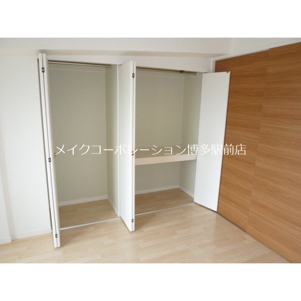 ドムール県庁前 その他3