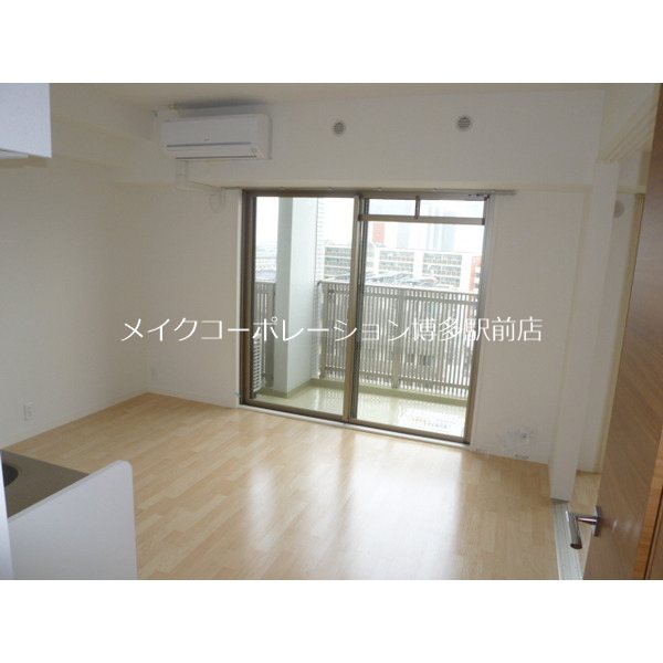 ドムール県庁前 リビング