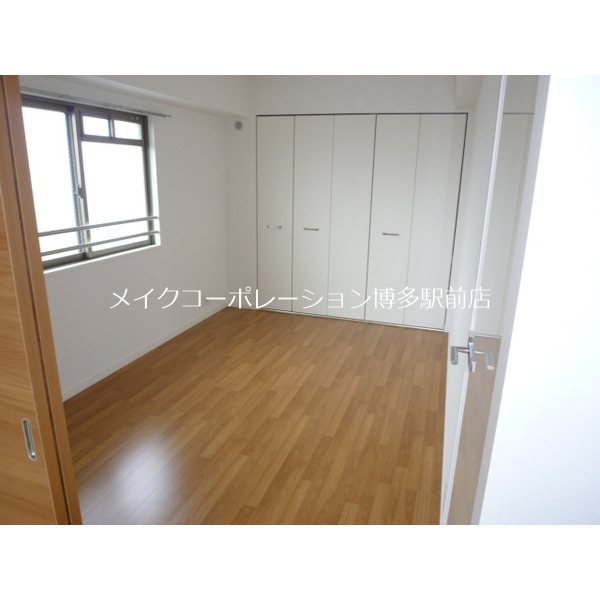 ドムール県庁前 ベッドルーム