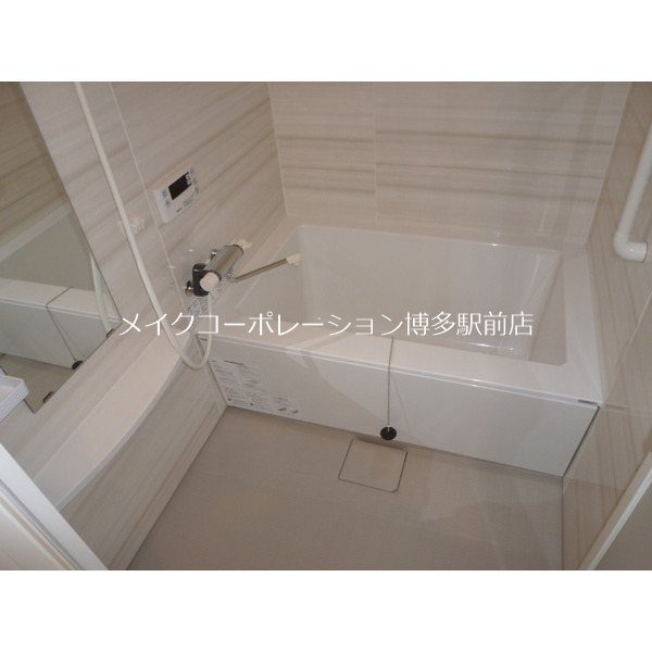 ドムール県庁前 風呂画像