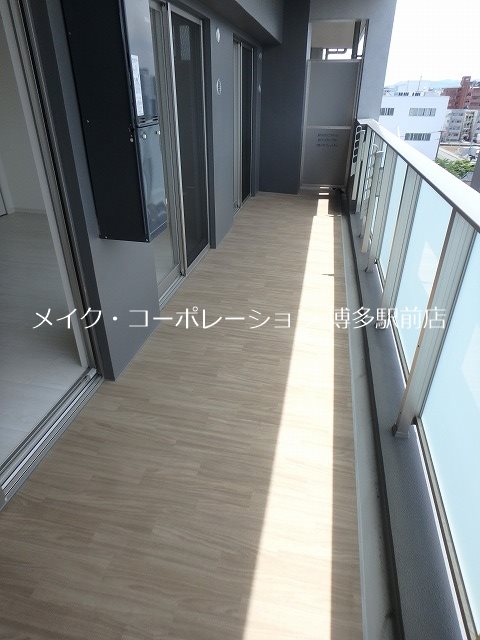※写真は棟内別部屋参考写真 アルファシオレヴァーク ベランダ