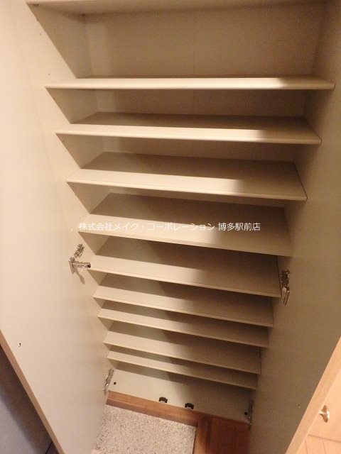 Island博多駅南 玄関