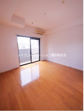 ラフィネス薬院イーストタワー リビング