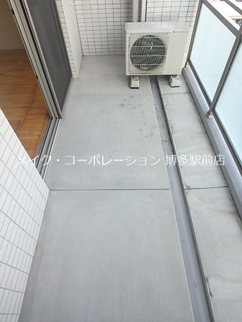 同物件、別部屋の写真です。 エステート・モア・天神 ベランダ