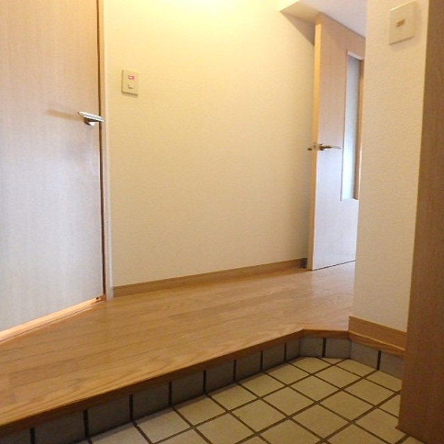 エステート・モア・薬院倶楽部    玄関