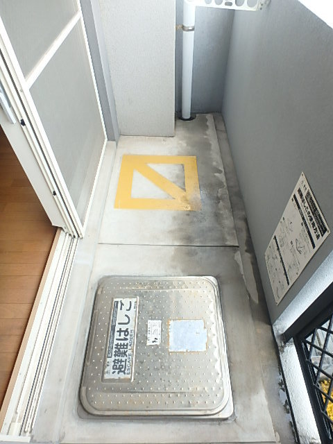 エステート・モア・薬院倶楽部    ベランダ