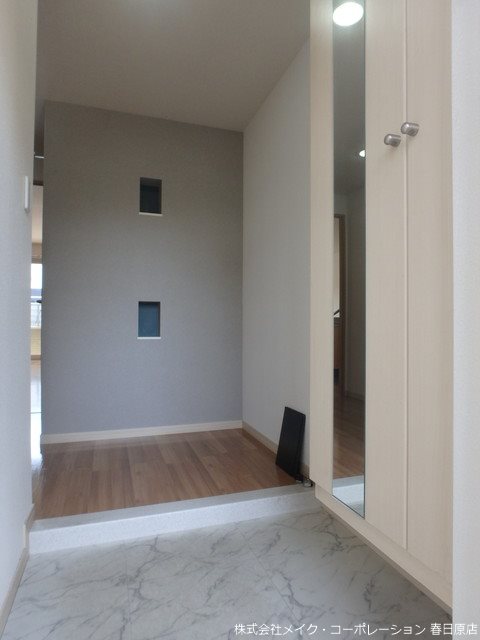 写真は同型タイプ クレベール8 B棟 玄関