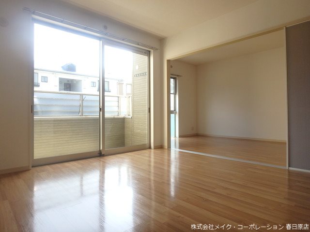 写真は同型タイプ クレベール8 B棟 リビング