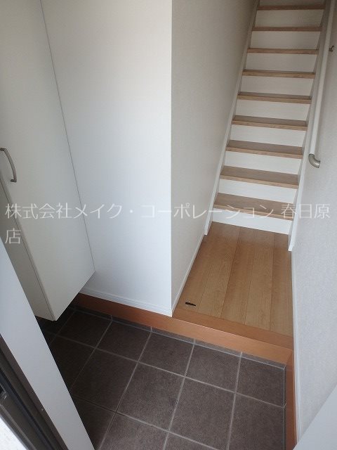 写真は同型タイプ リックメゾン大野城 玄関