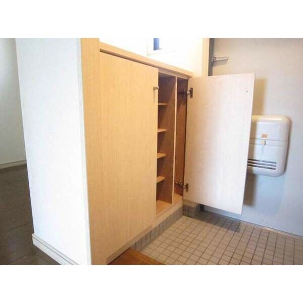 ディーセント天神南  玄関