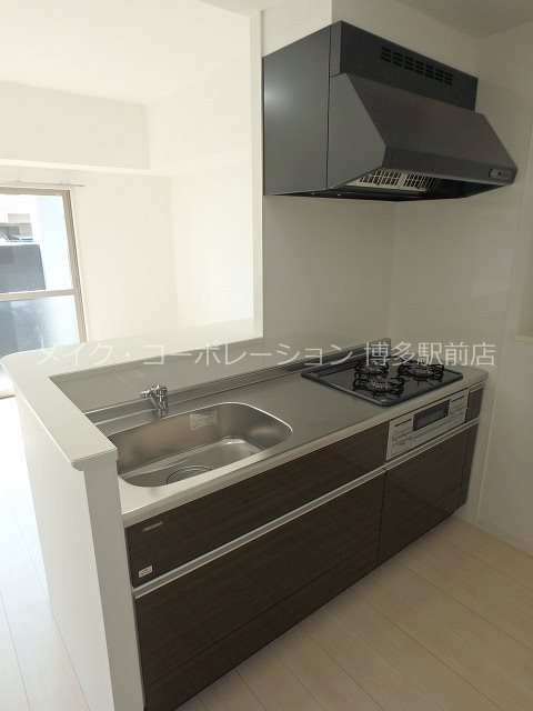 レフィナード博多 キッチン