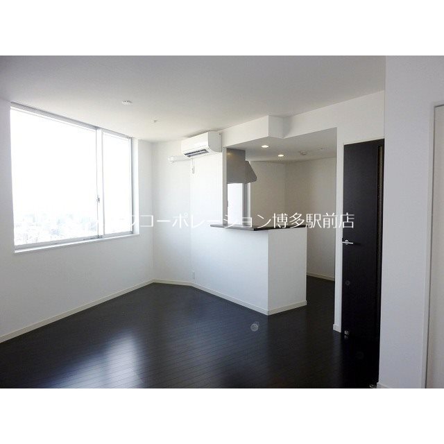 ラクレイス西新レジデンシャルタワー リビング