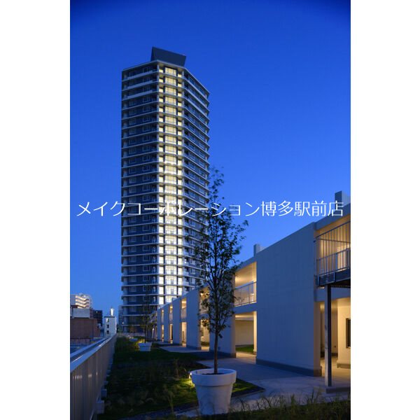 ラクレイス西新レジデンシャルタワー 外観