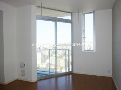 リビング ラクレイス西新レジデンシャルタワー リビング