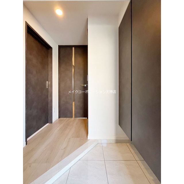 シーズンフラッツ渡辺通 玄関