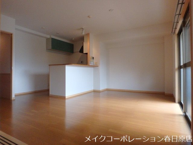 フォレスト離宮若久 リビング