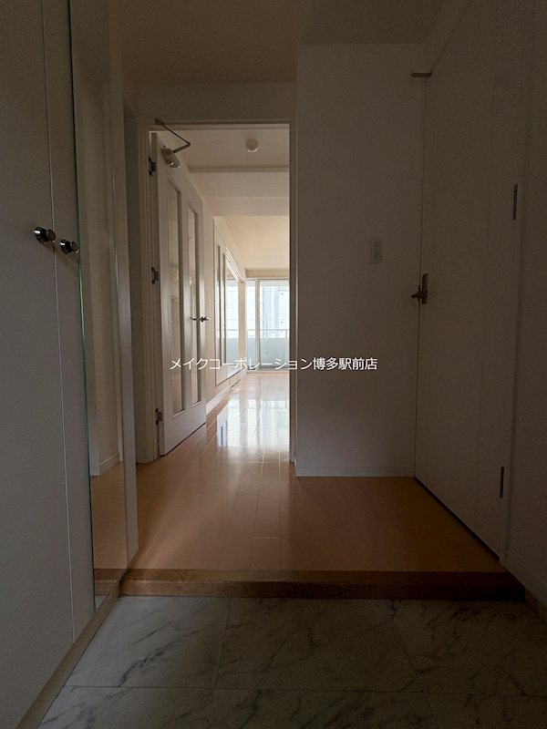 ラドゥーナ・ビルディング 玄関