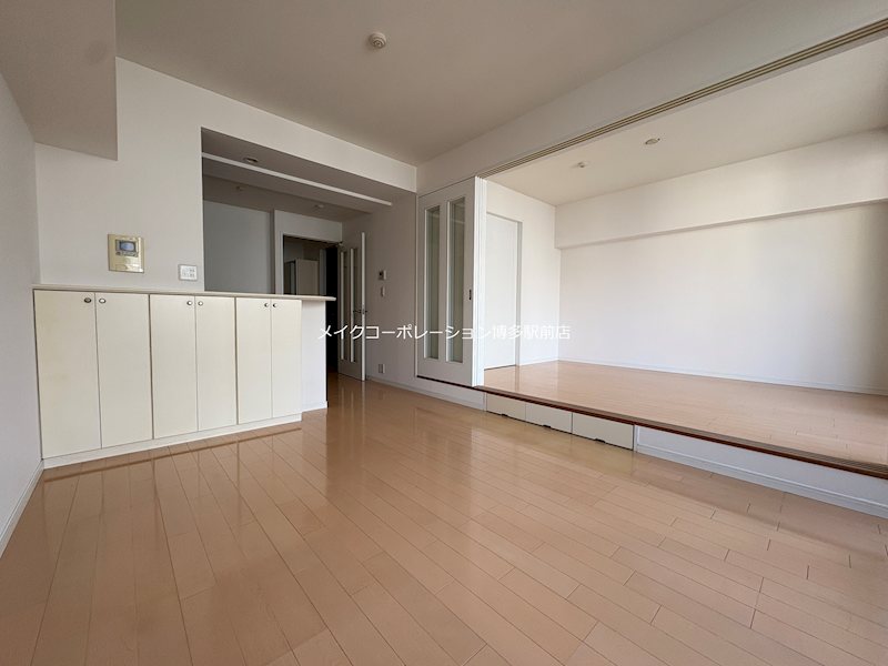 ラドゥーナ・ビルディング リビング