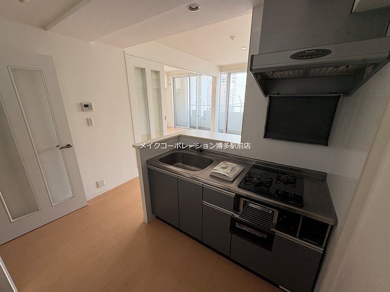 ラドゥーナ・ビルディング キッチン