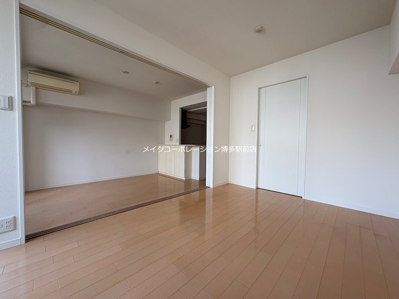 ラドゥーナ・ビルディング ベッドルーム