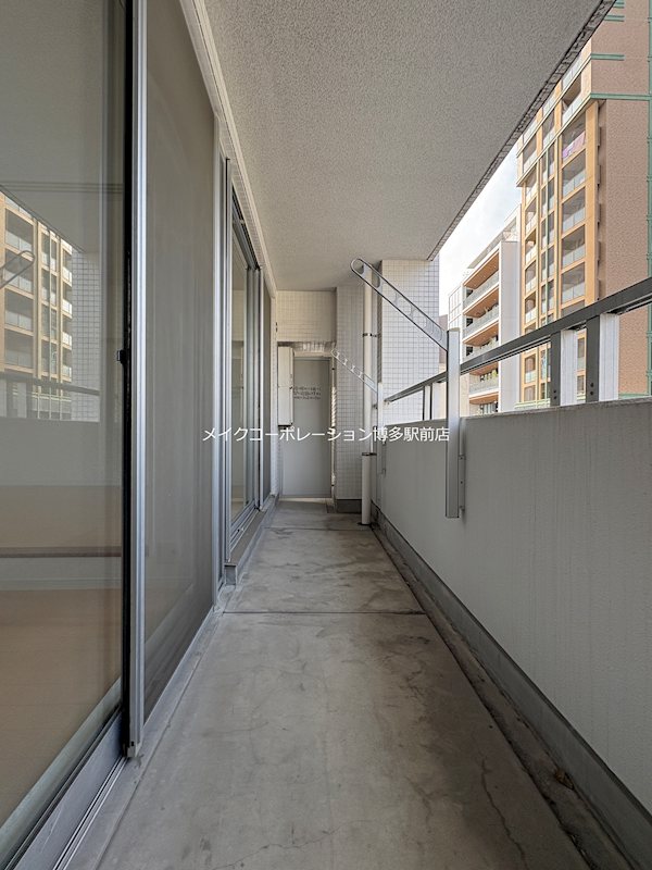 ラドゥーナ・ビルディング ベランダ