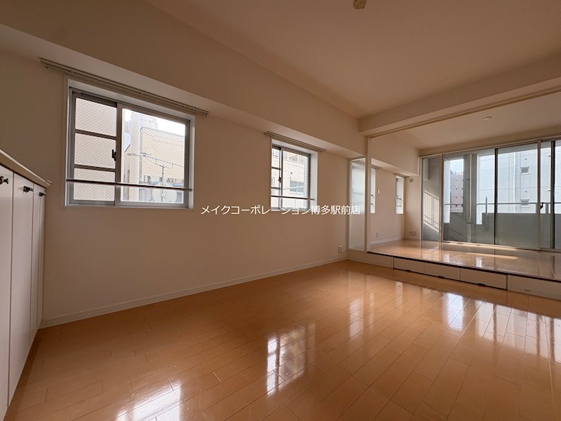 リビング ラドゥーナ・ビルディング リビング