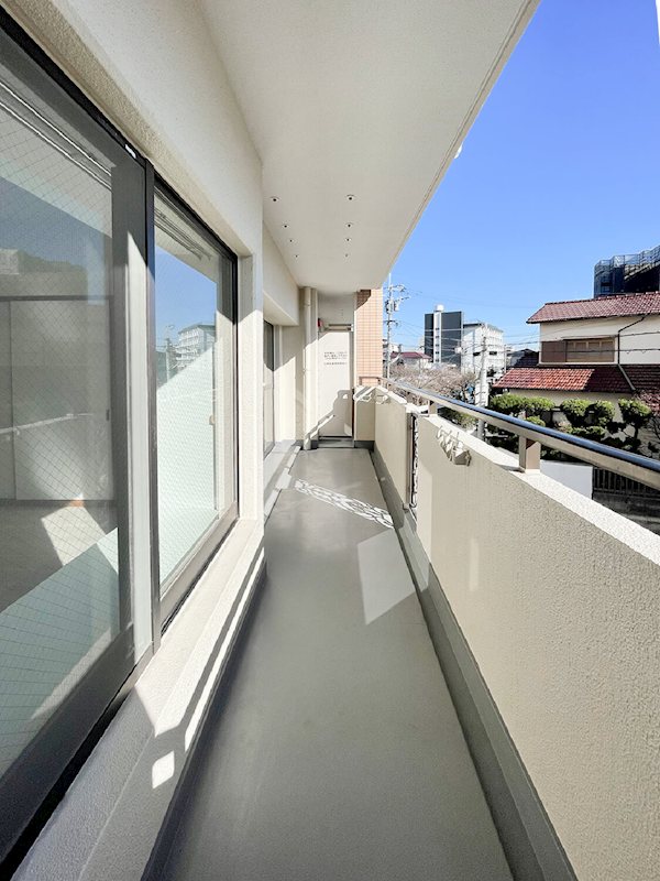 写真は同タイプ メゾンリヴィエール ベランダ