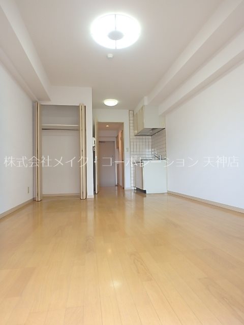 リヴェール渡辺通南 リビング