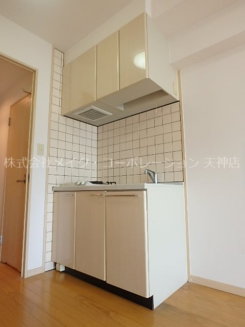 リヴェール渡辺通南 キッチン