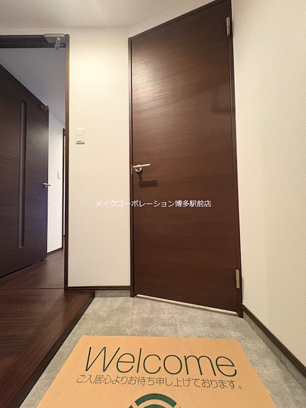 玄関 ロクラス博多 玄関