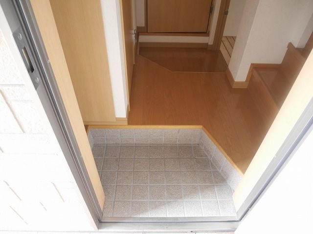 コンフォートベネフィス次郎丸駅前2 玄関