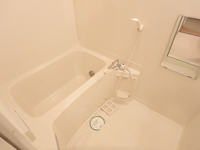 同物件、別間取りの写真です。 カマラード吉塚 風呂画像